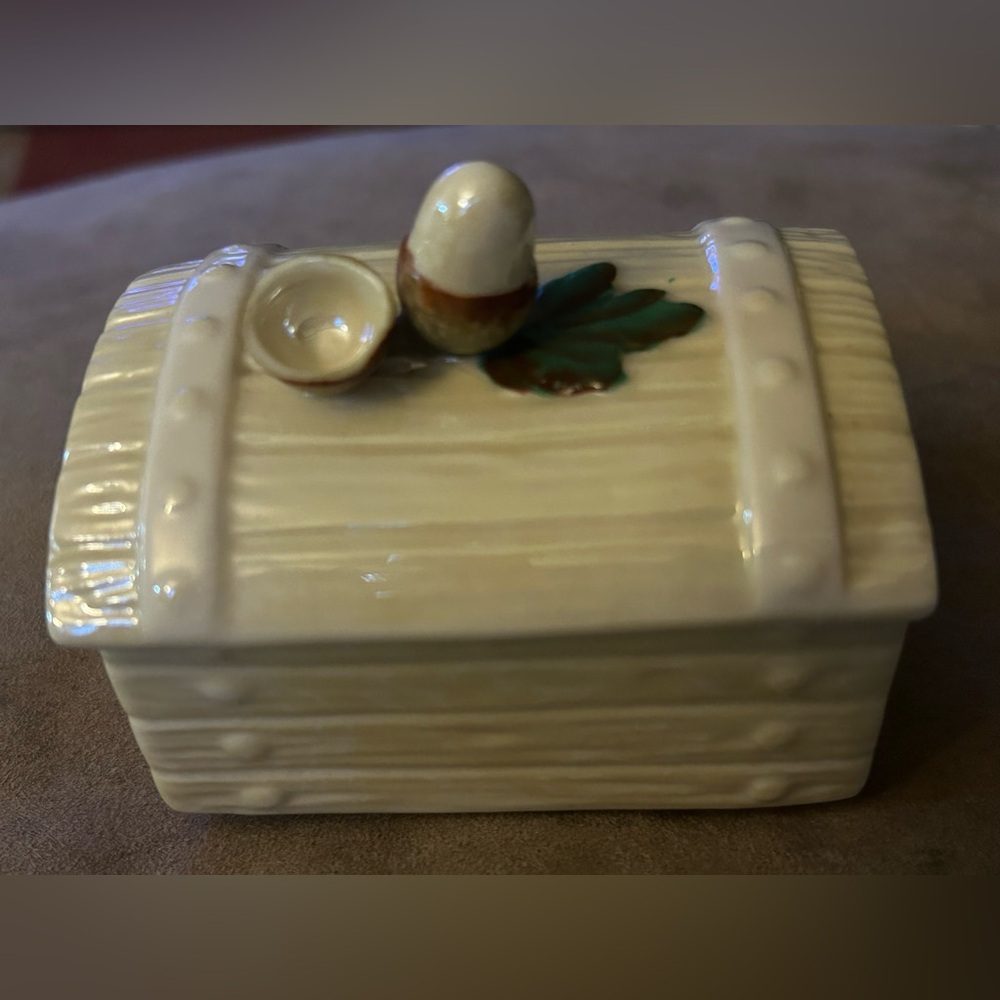 Vintage Belleek Acorn Lidded Box - Picture 14 of 15